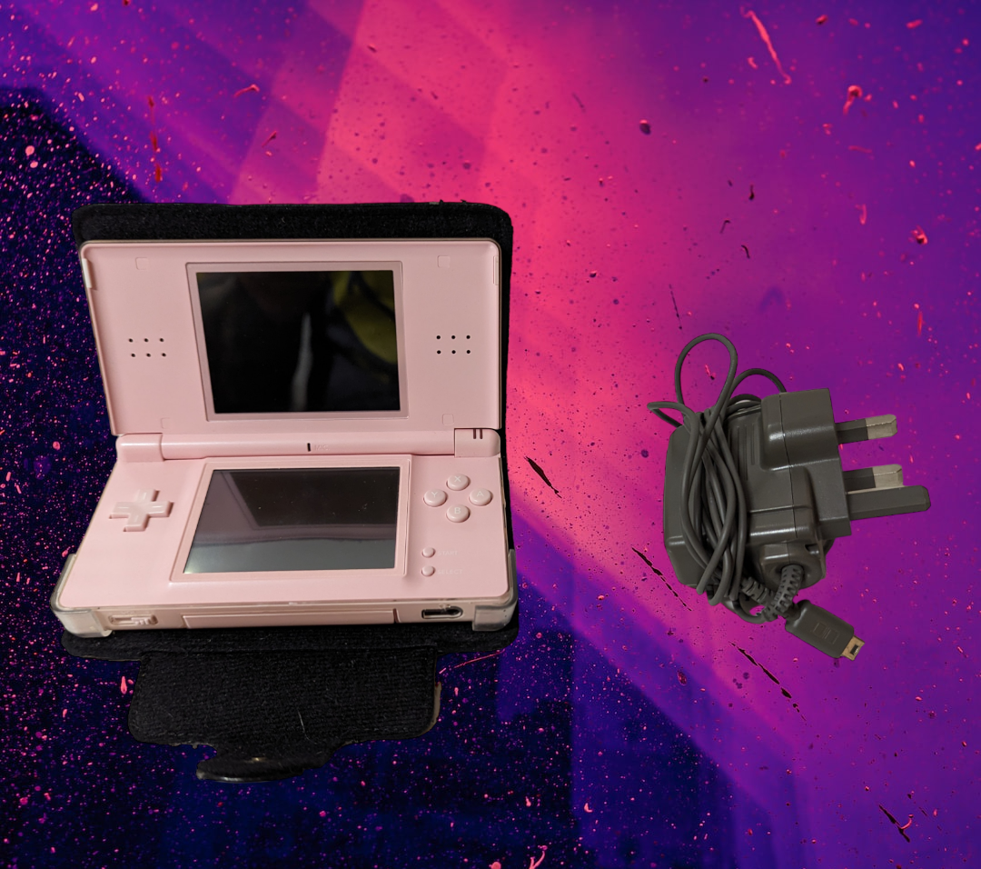 Nintendo DS lite in pink