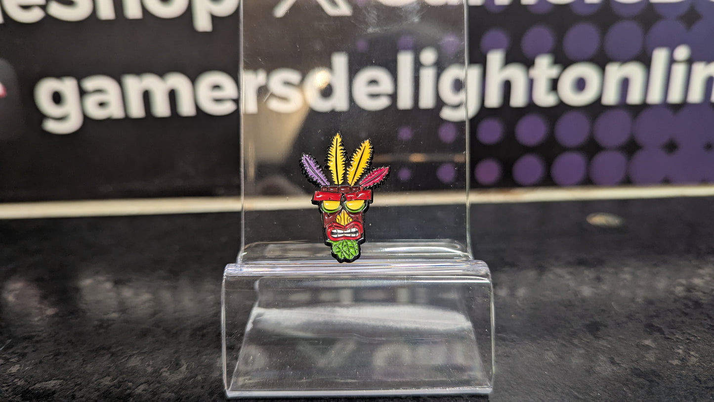 Crash Bandicoot Aku Aku mask pin badge (small)