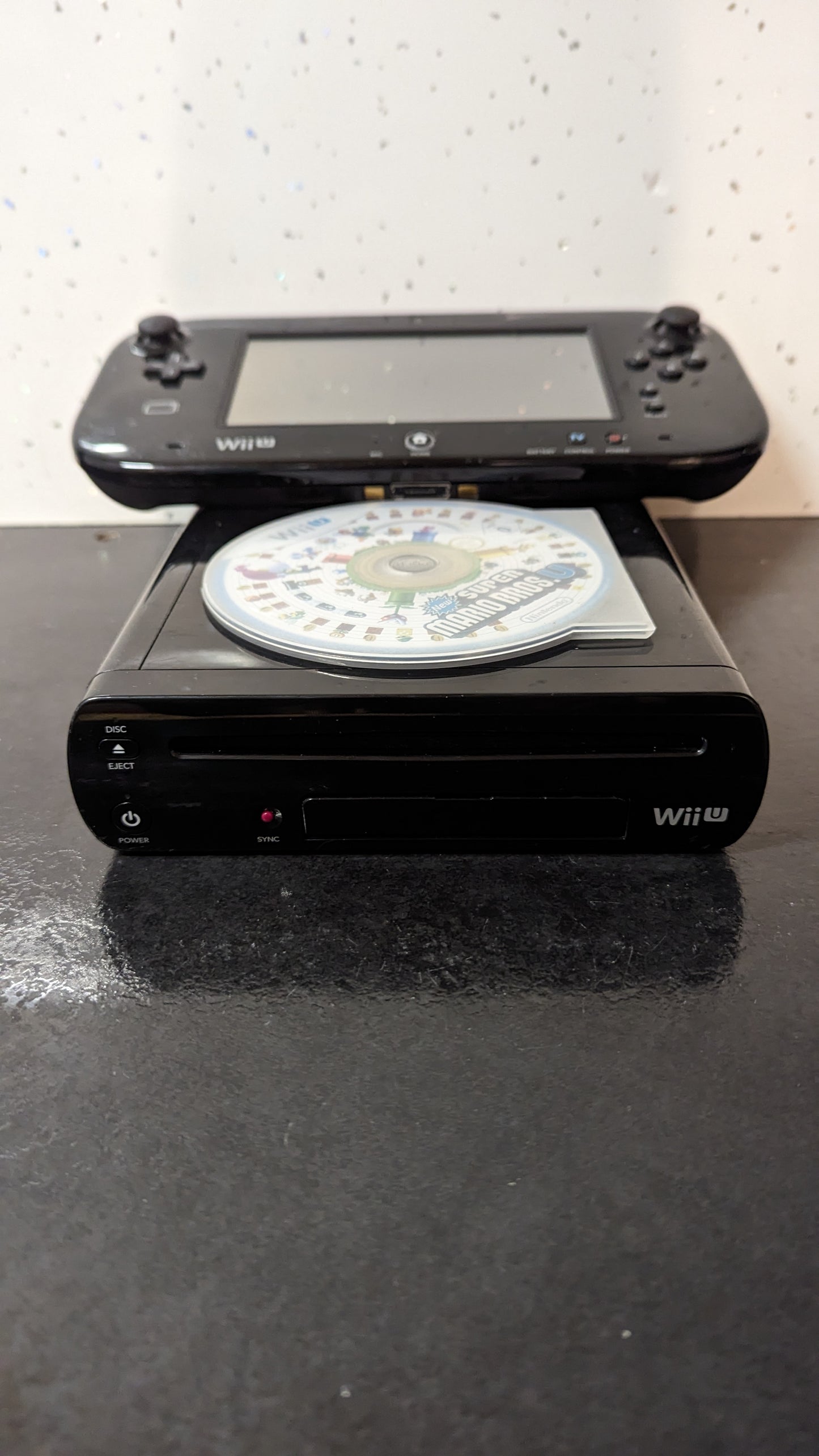 Nintendo Wii u 32gb in black with gamepad